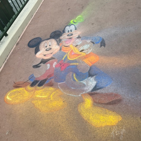 Meet your Posher, Alyssa - Picture 6 of 6